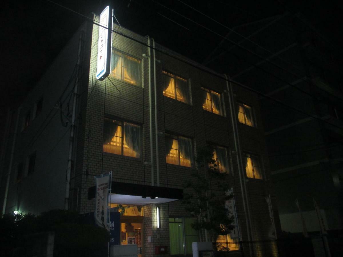 Guesthouse Shiawase Eki Fukuoka  Extérieur photo