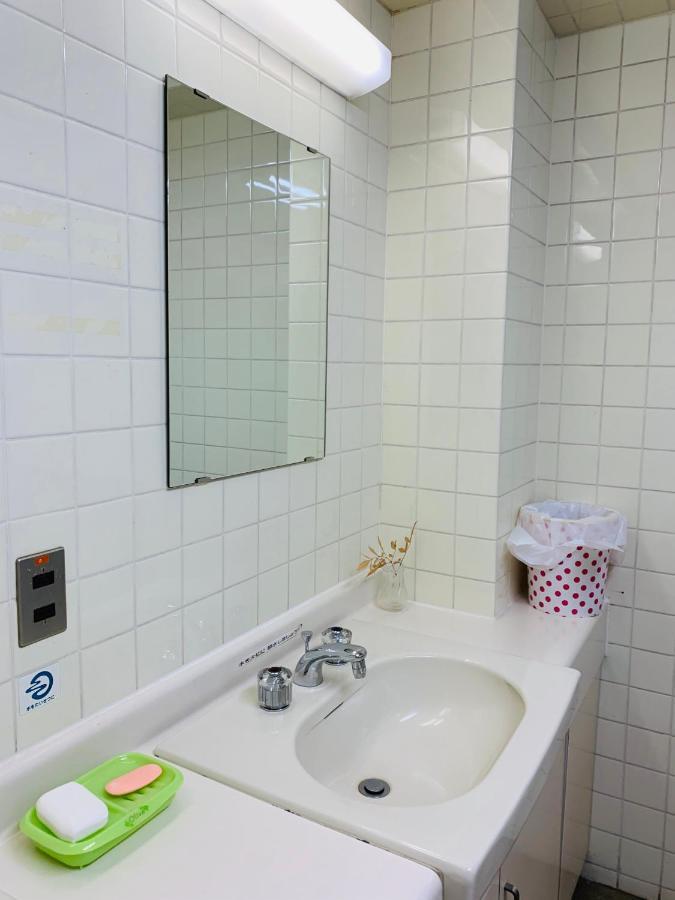 Guesthouse Shiawase Eki Fukuoka  Extérieur photo
